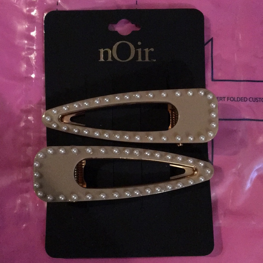 Pair of Noir Resin Hair Clips in Latte w pearls